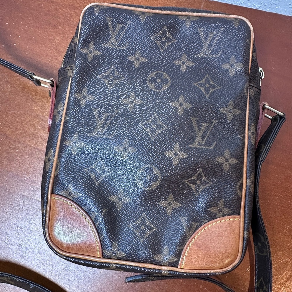 Auth Louis Vuitton Monogram
Canvas Danube M45266 Shoulder
Bag - Picture 5 of 16